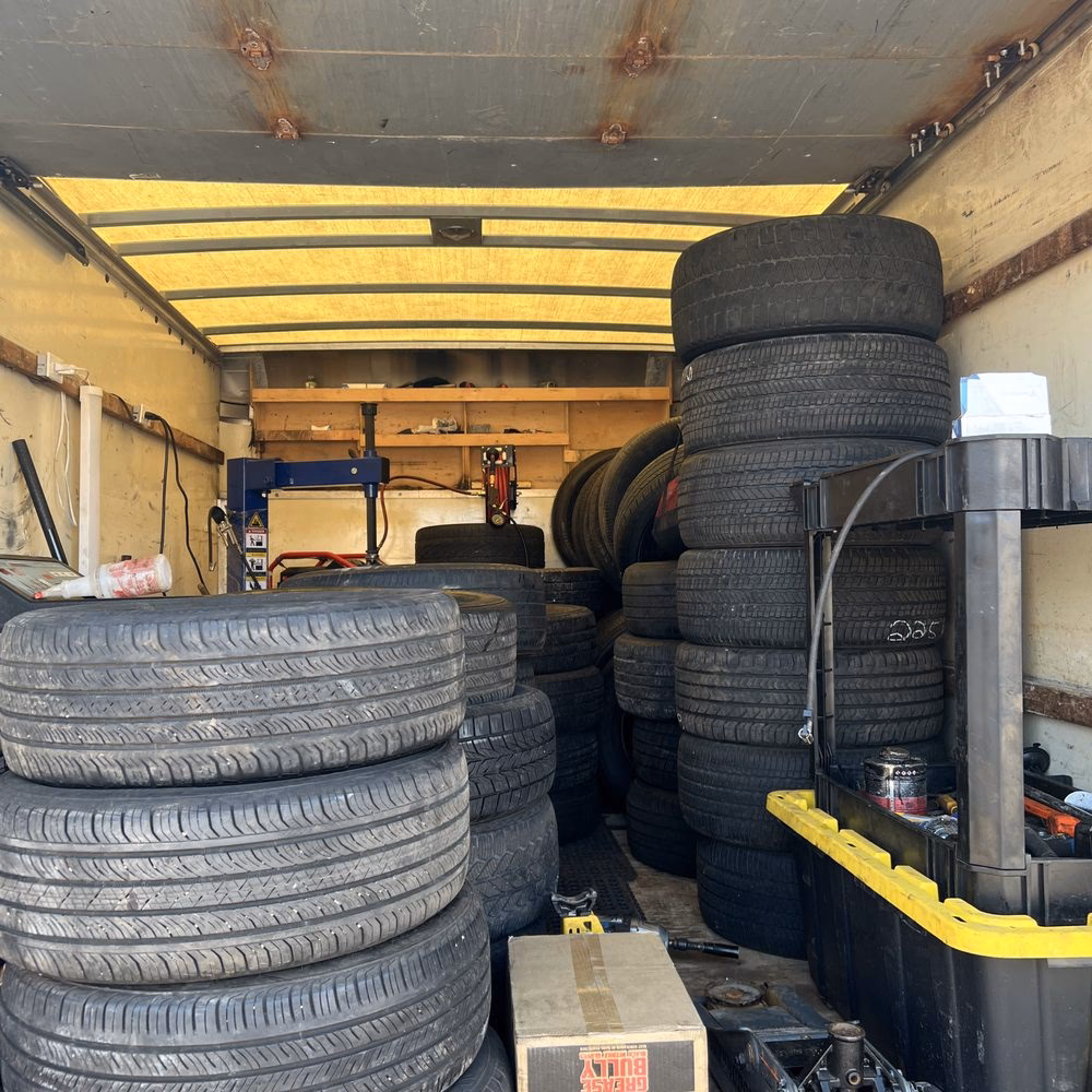 Who are 24hr Mobile Tyres?