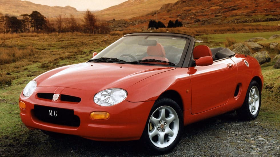 Are vehicles over 25 years old tax exempt UK?