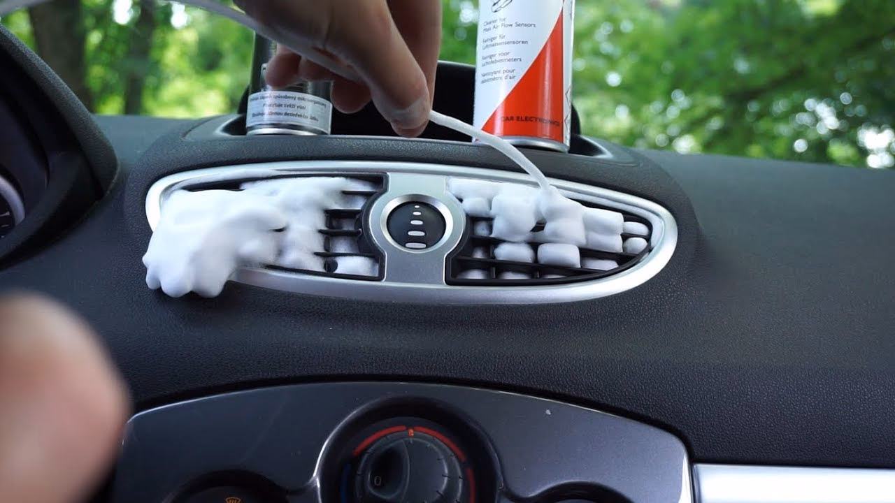 How does a car air conditioner cleaner work?