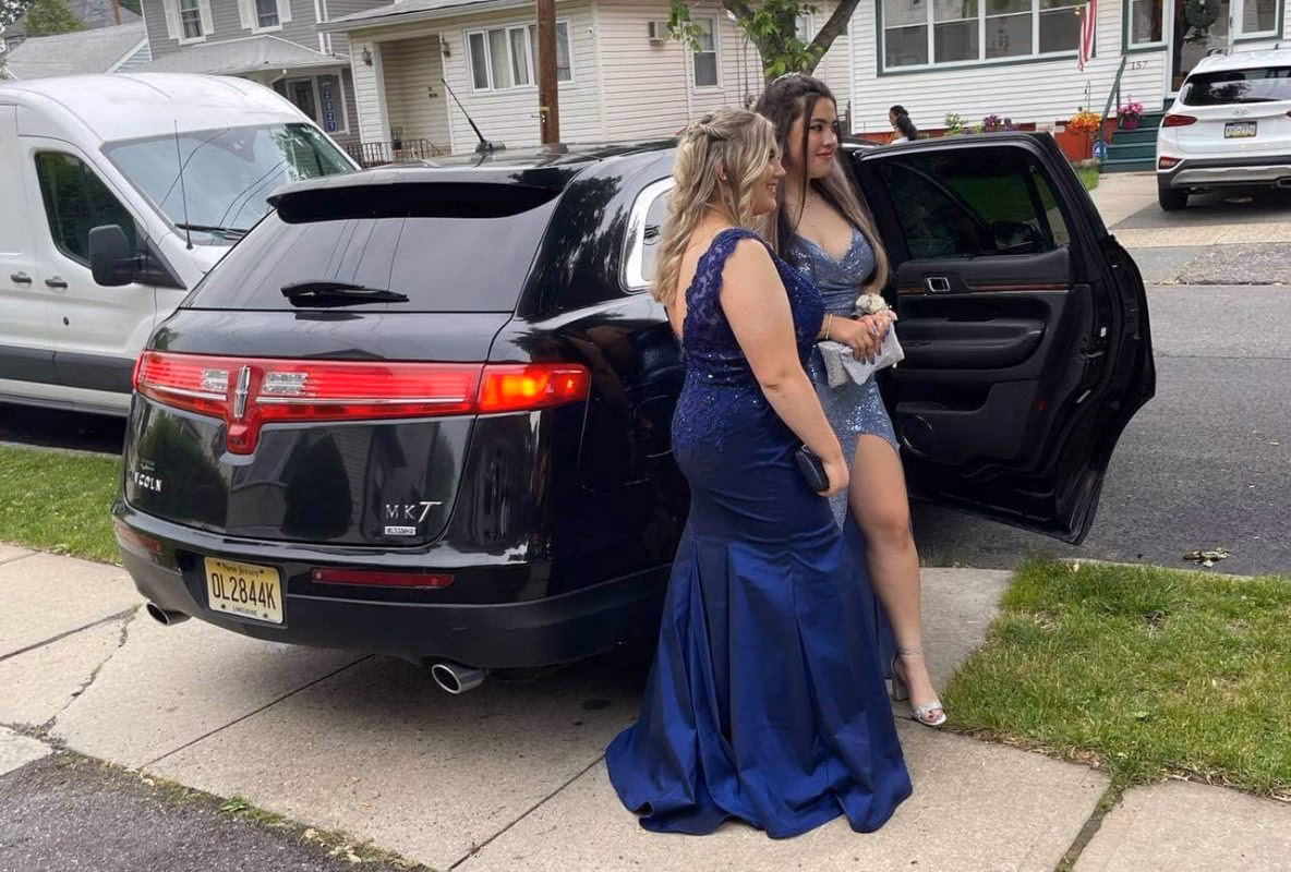 How do I book with fozcabs Newark?