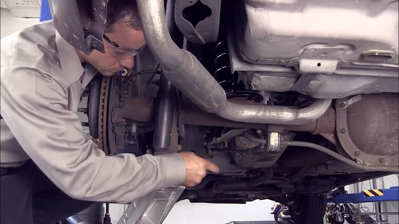 What causes air suspension problems in Lincoln Town Cars?