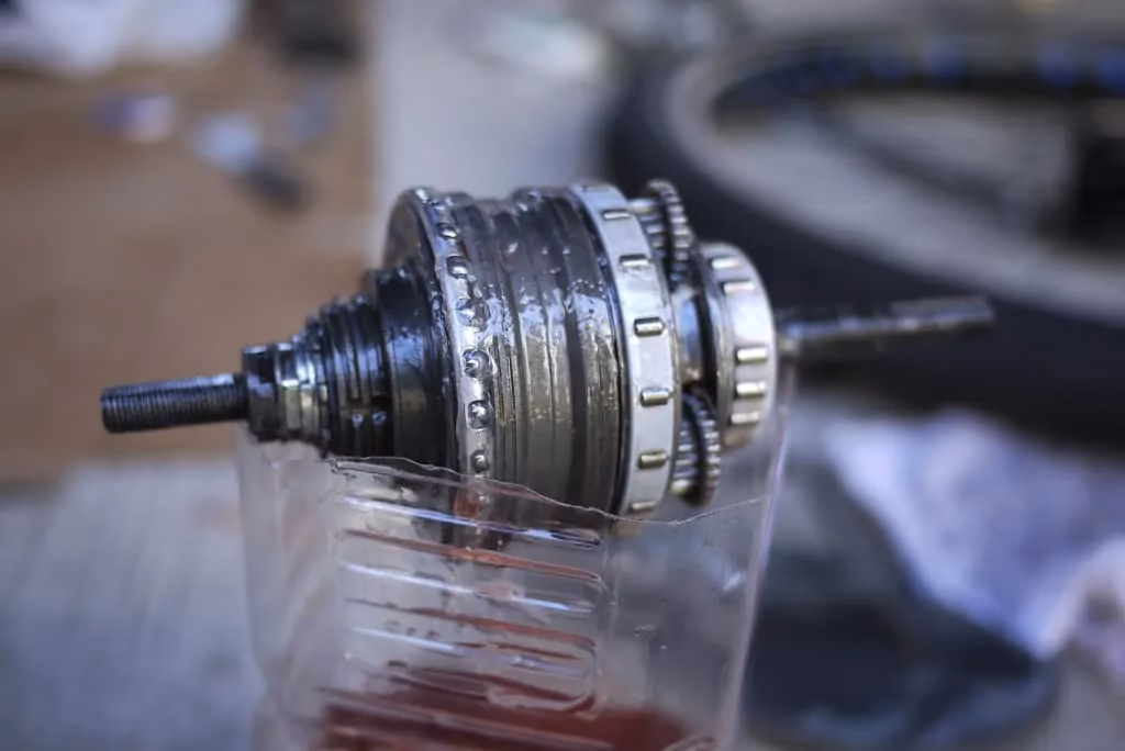 How do you Bleed a wheel with Alfine oil?