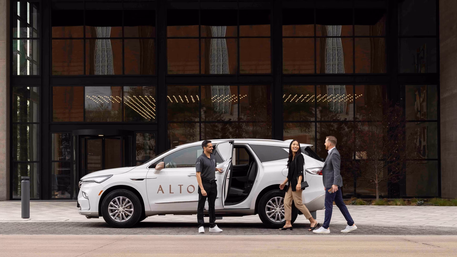 How much does Alto pay per hour?