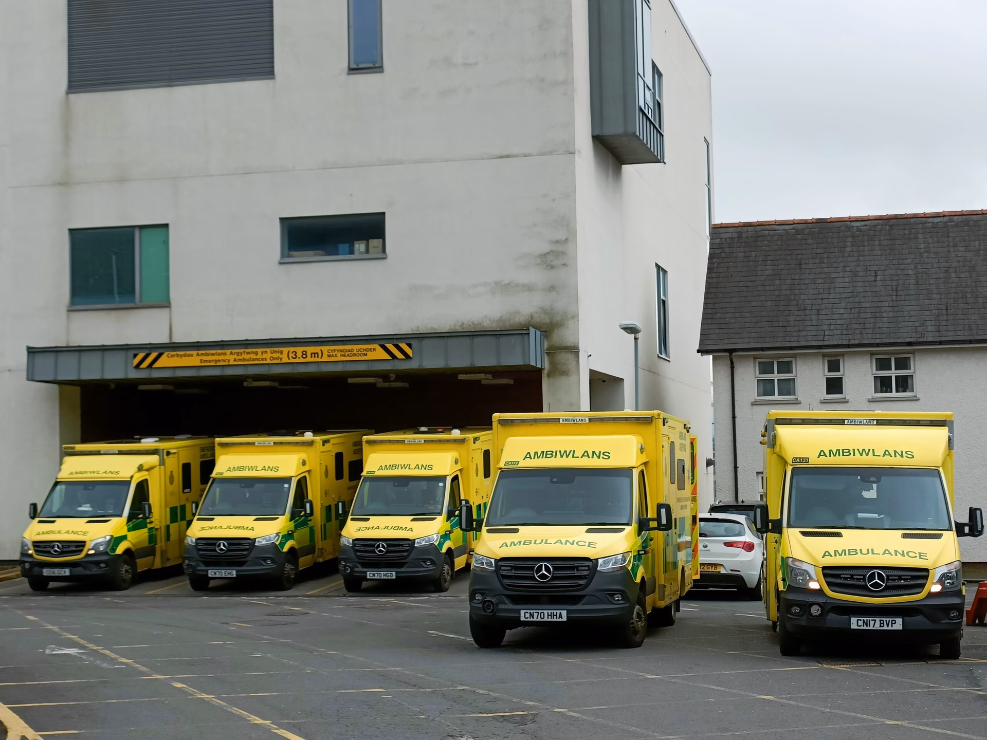 How many Welsh ambulance calls a day are eligible for specialist care?