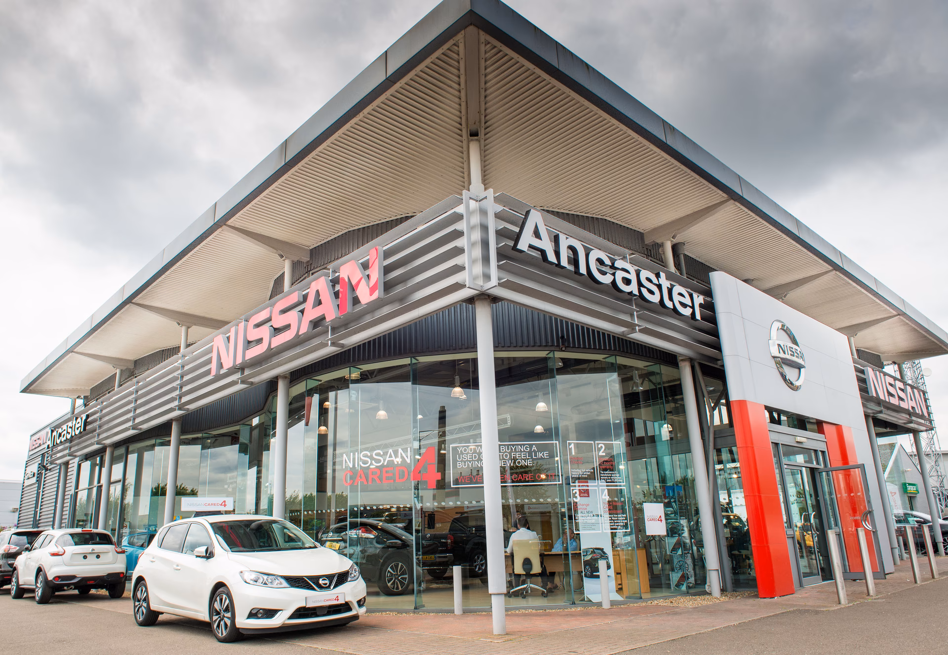 Does Nissan offer fixed price service?
