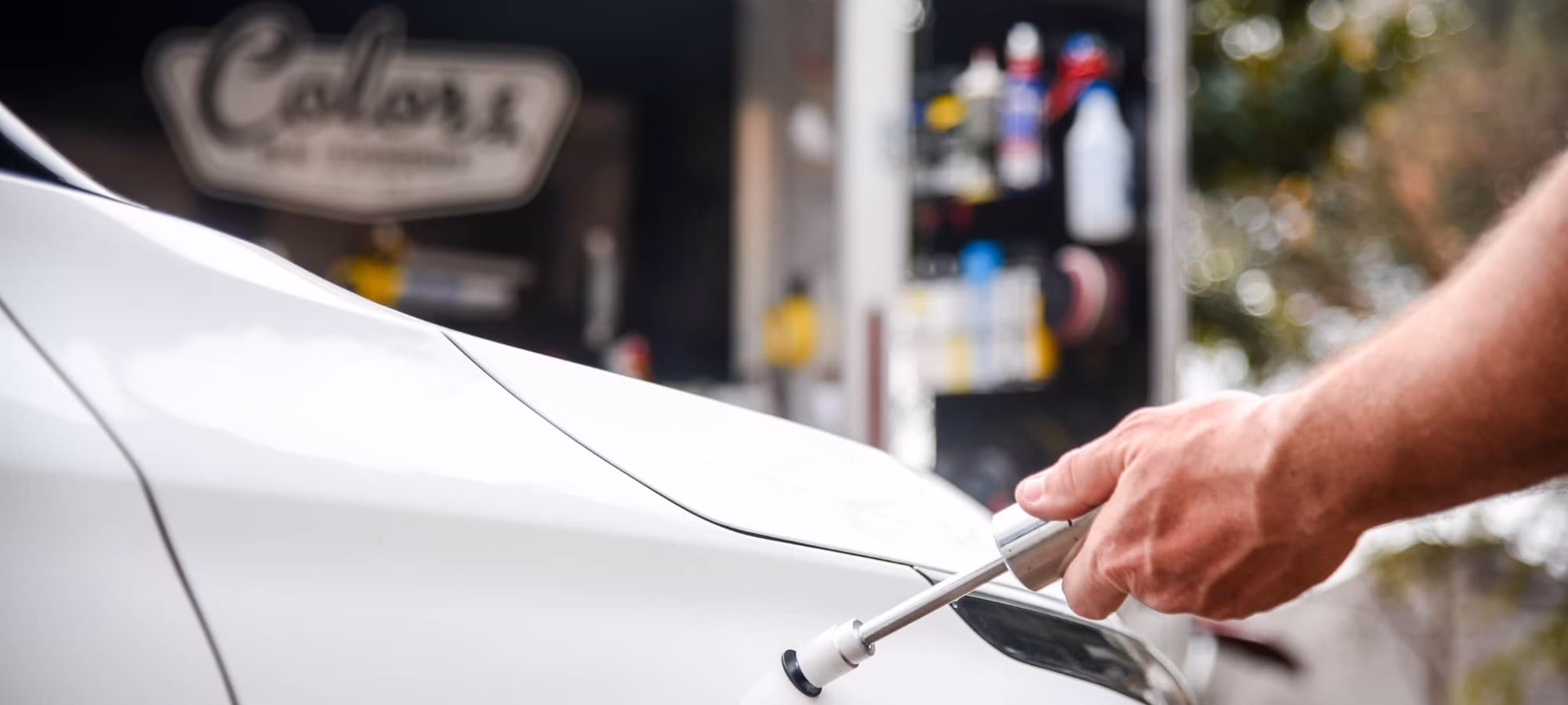 What is a mobile paint repair technician?