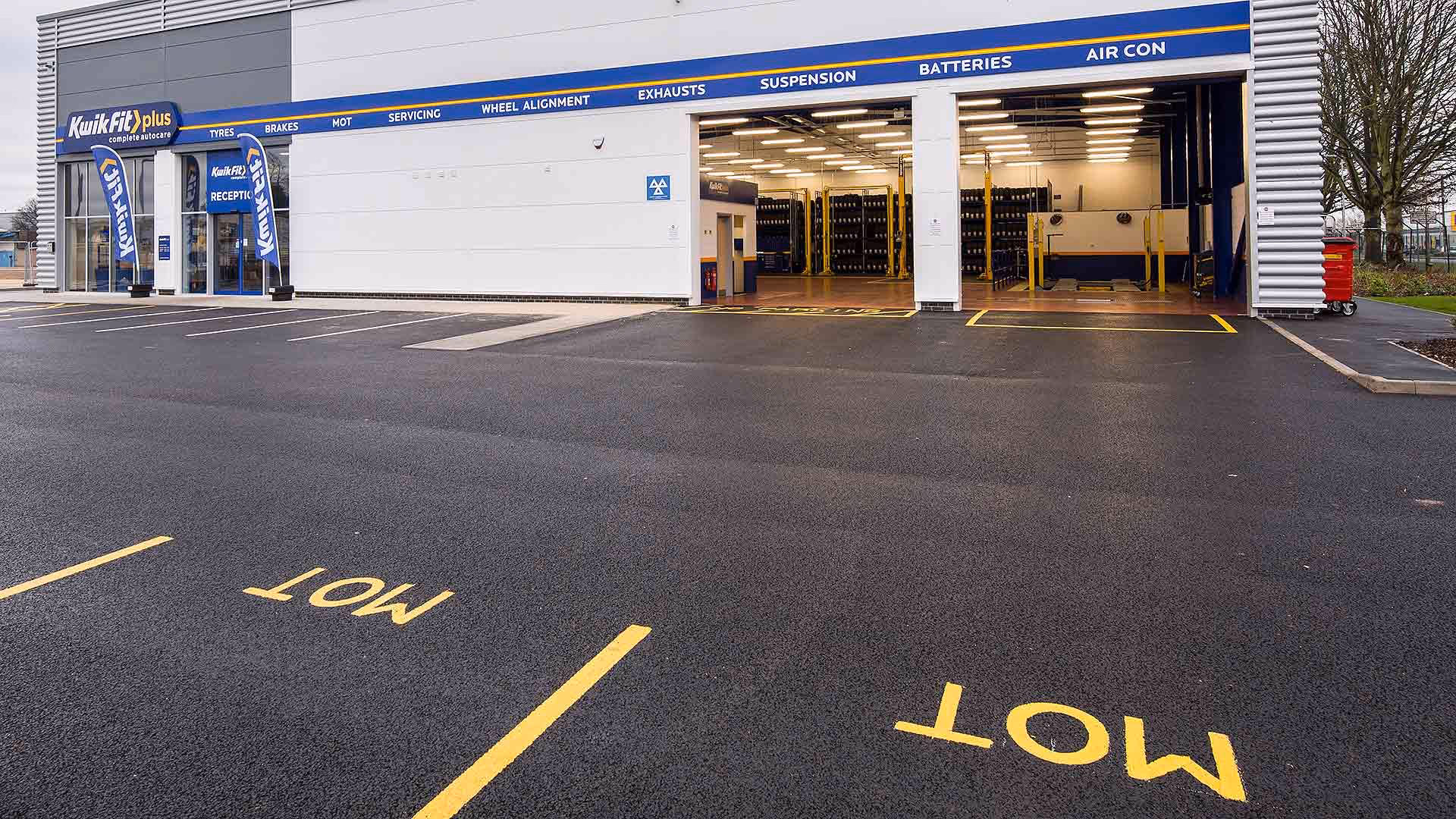 Where can I find an MOT centre in Glasgow?