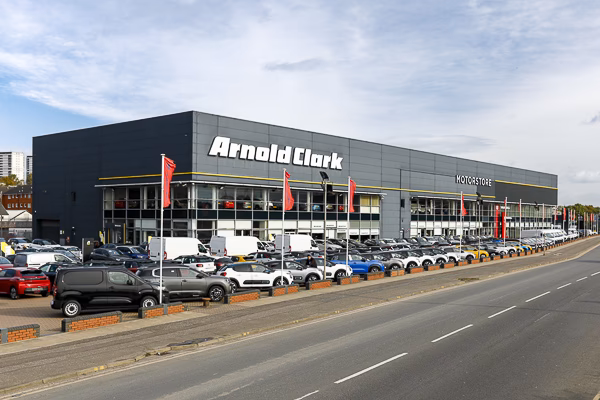 How do I book An MOT at Arnold Clark?