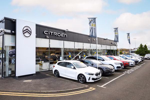 What services does Arnold Clark Kilmarnock offer?