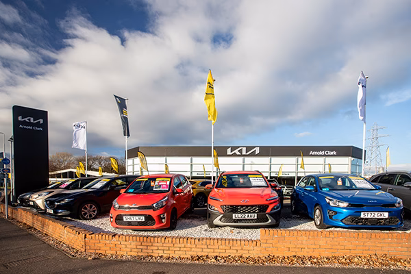 Does Arnold Clark have a car dealership in Kirkcaldy?