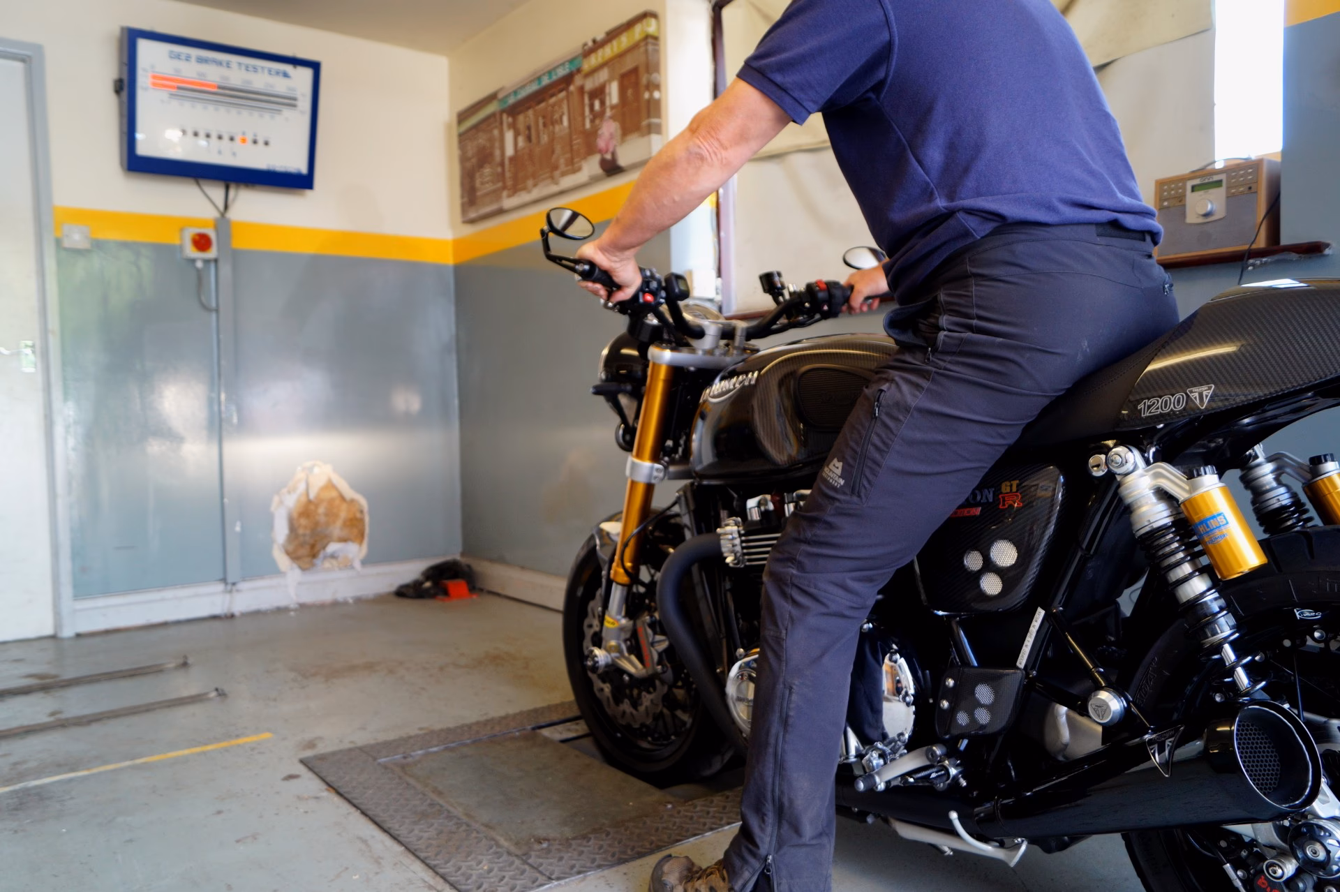 What happens at the start of a MOT?