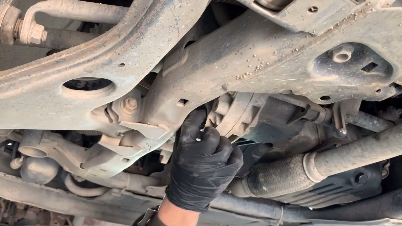 How do you drain oil from a Honda CR-V gearbox?