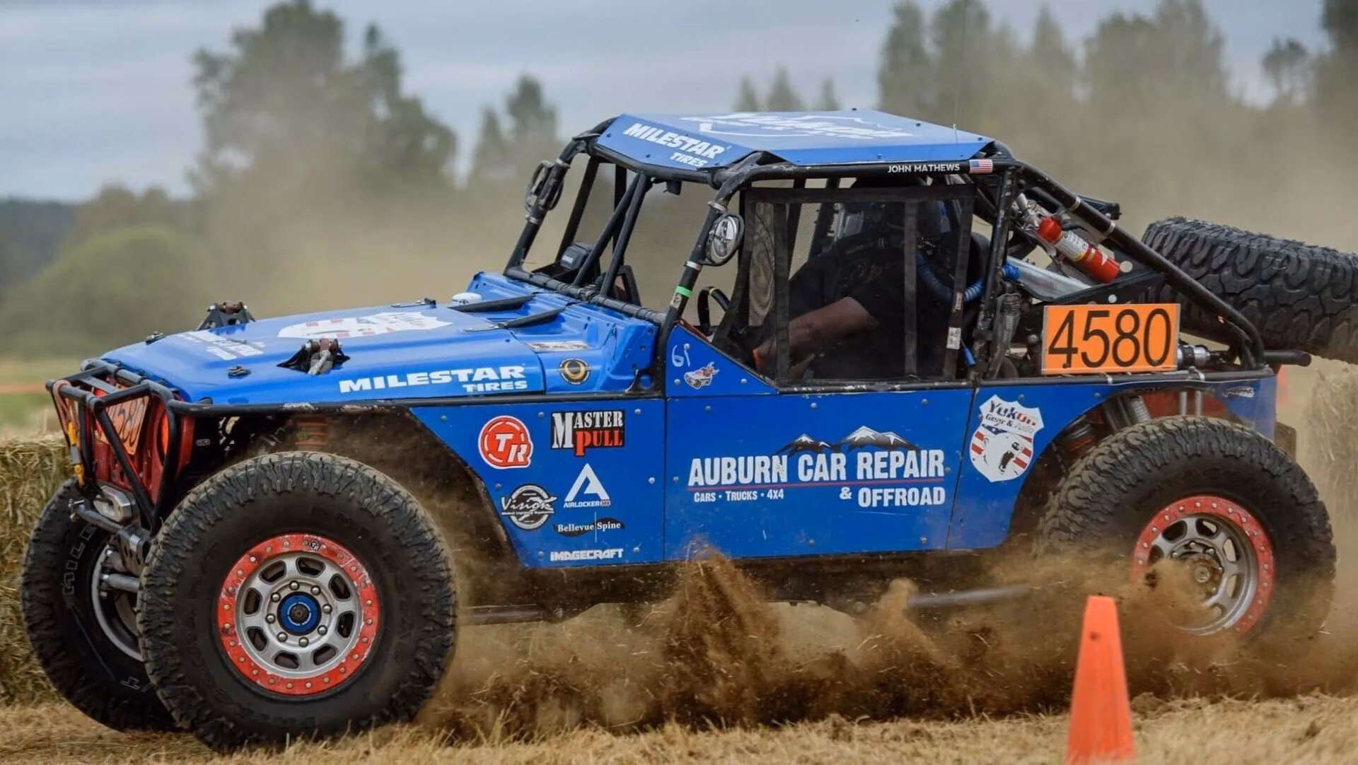 Does Auburn car repair & offroad accept credit cards?