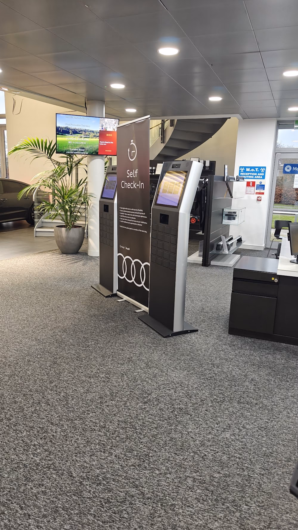 Where is Cheshire Oaks Audi based?