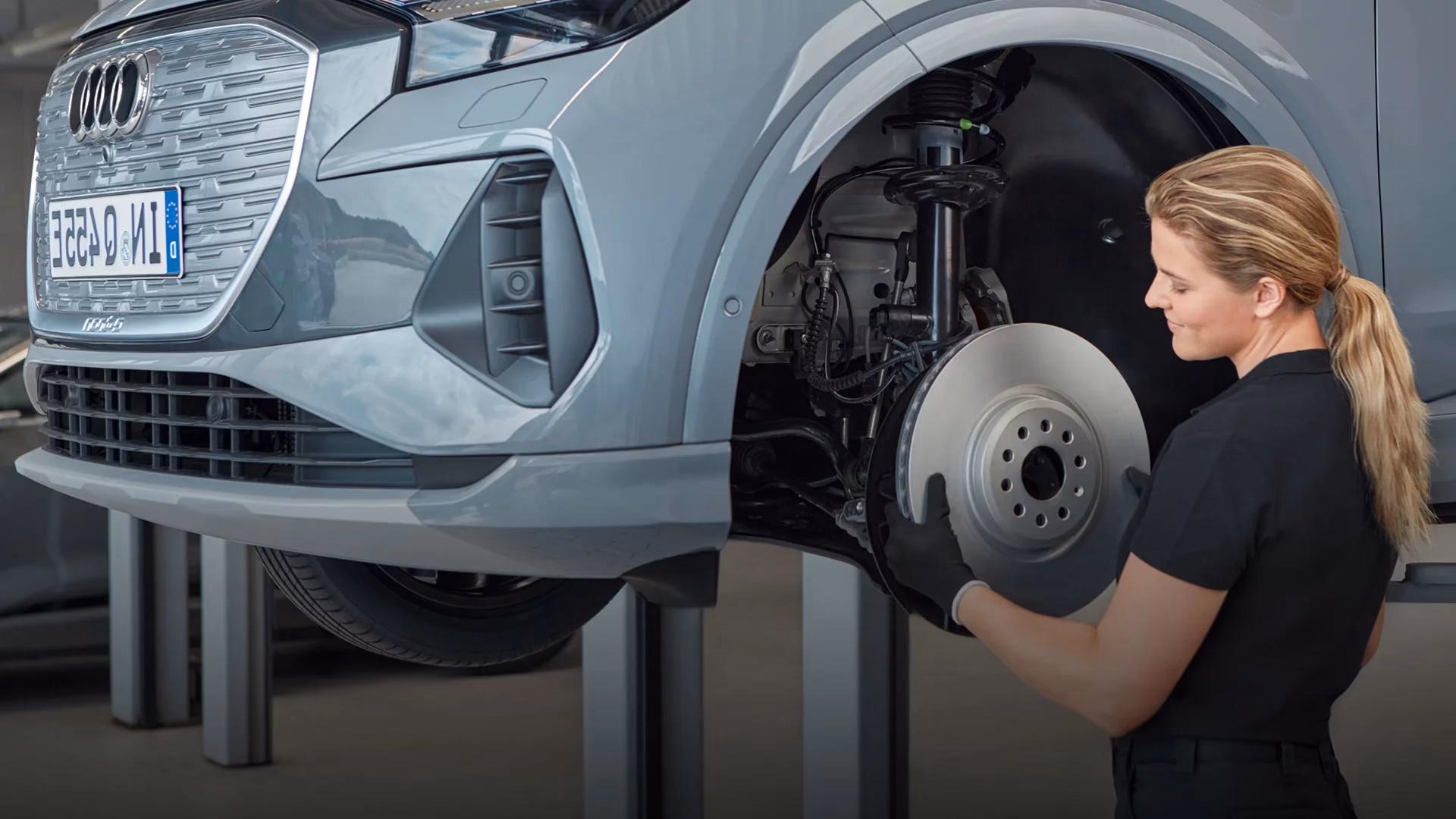 What is an Audi specialist servicing centre?