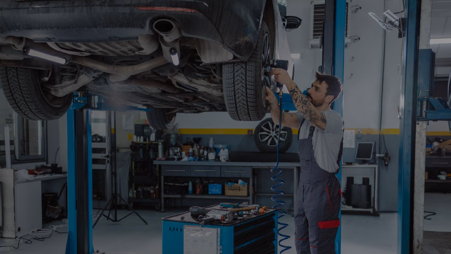 How many vehicle damage repair centres are there in the UK?