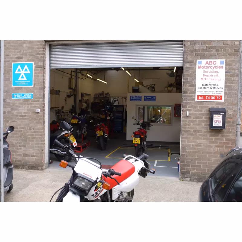 Who are Aylsham tyre repair & replacement?