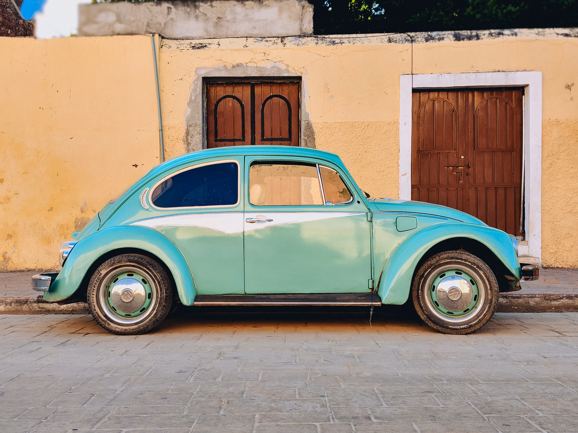 Quelle est la différence entre une bagnole et une mauvaise voiture ?