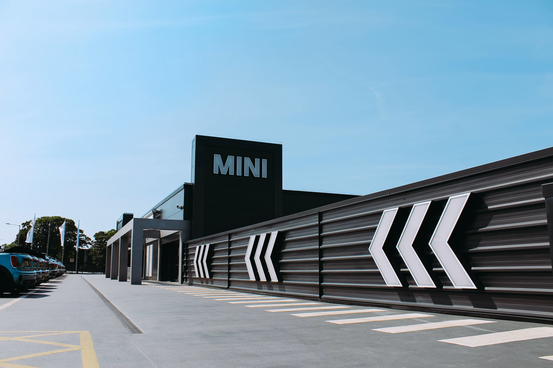 Where is Group 1 Borehamwood BMW located?