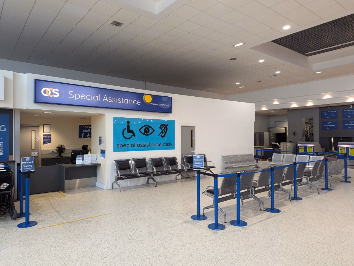 Are there wheelchair accessible buses at Belfast Airport?