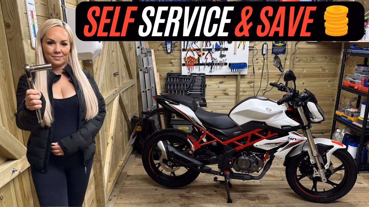 What kind of gasoline does a Benelli engine use?