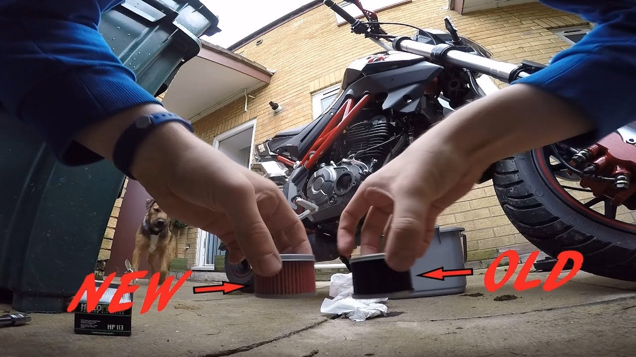 What is the balance weight of a Benelli motorcycle?