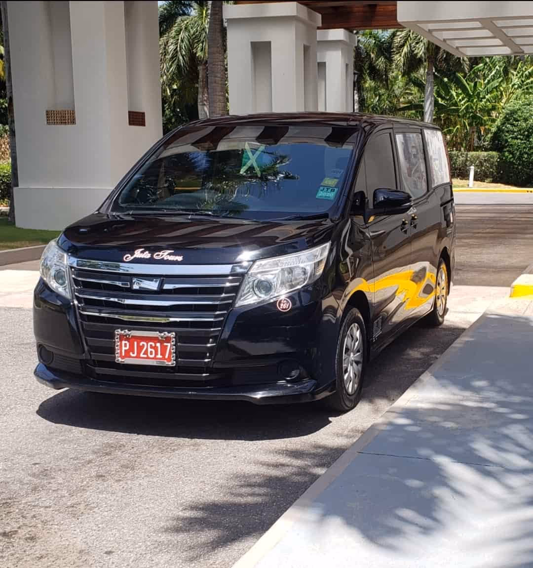 How long does it take to get from Kingston Airport to Ocho Rios?
