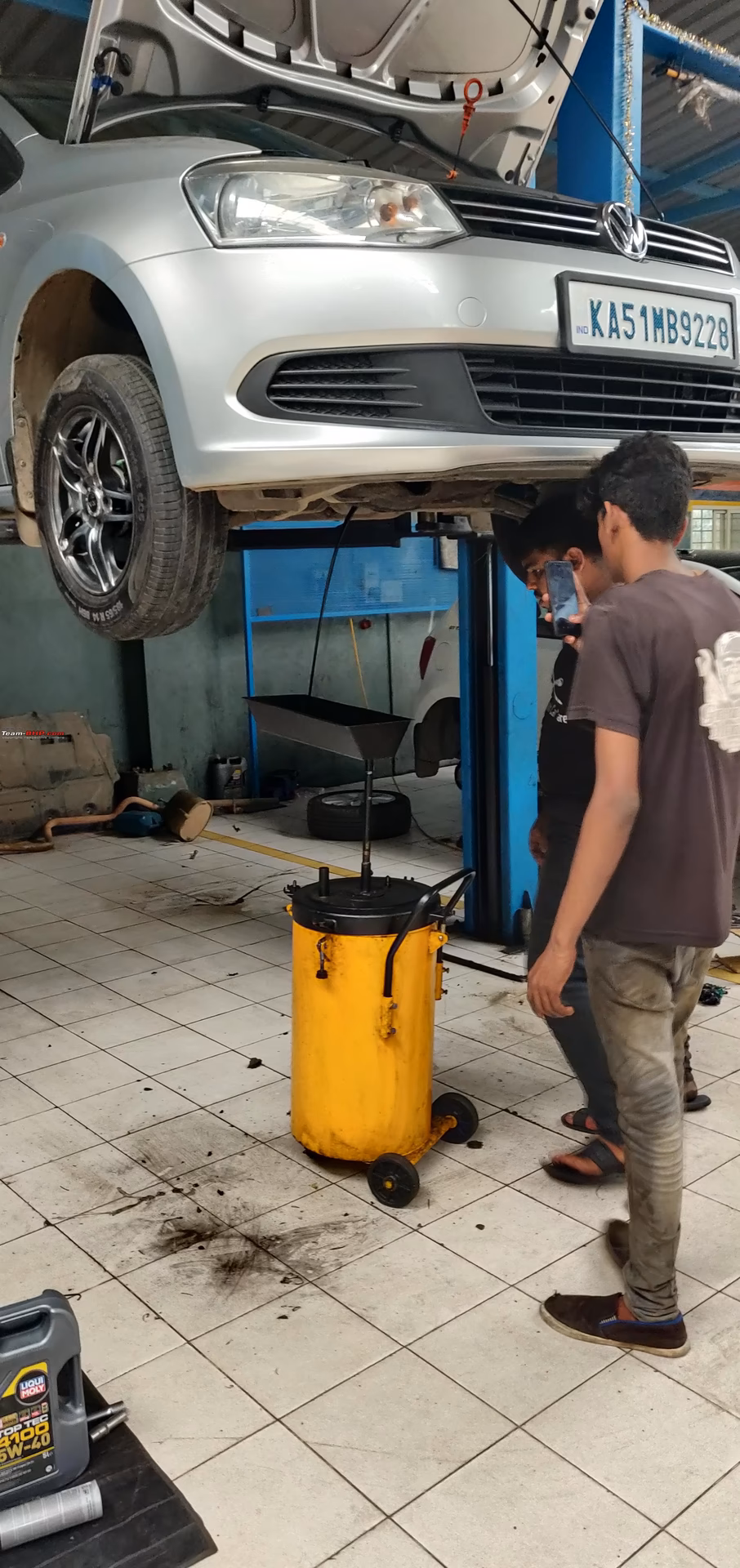 Where is premium multi-brand car service center located?