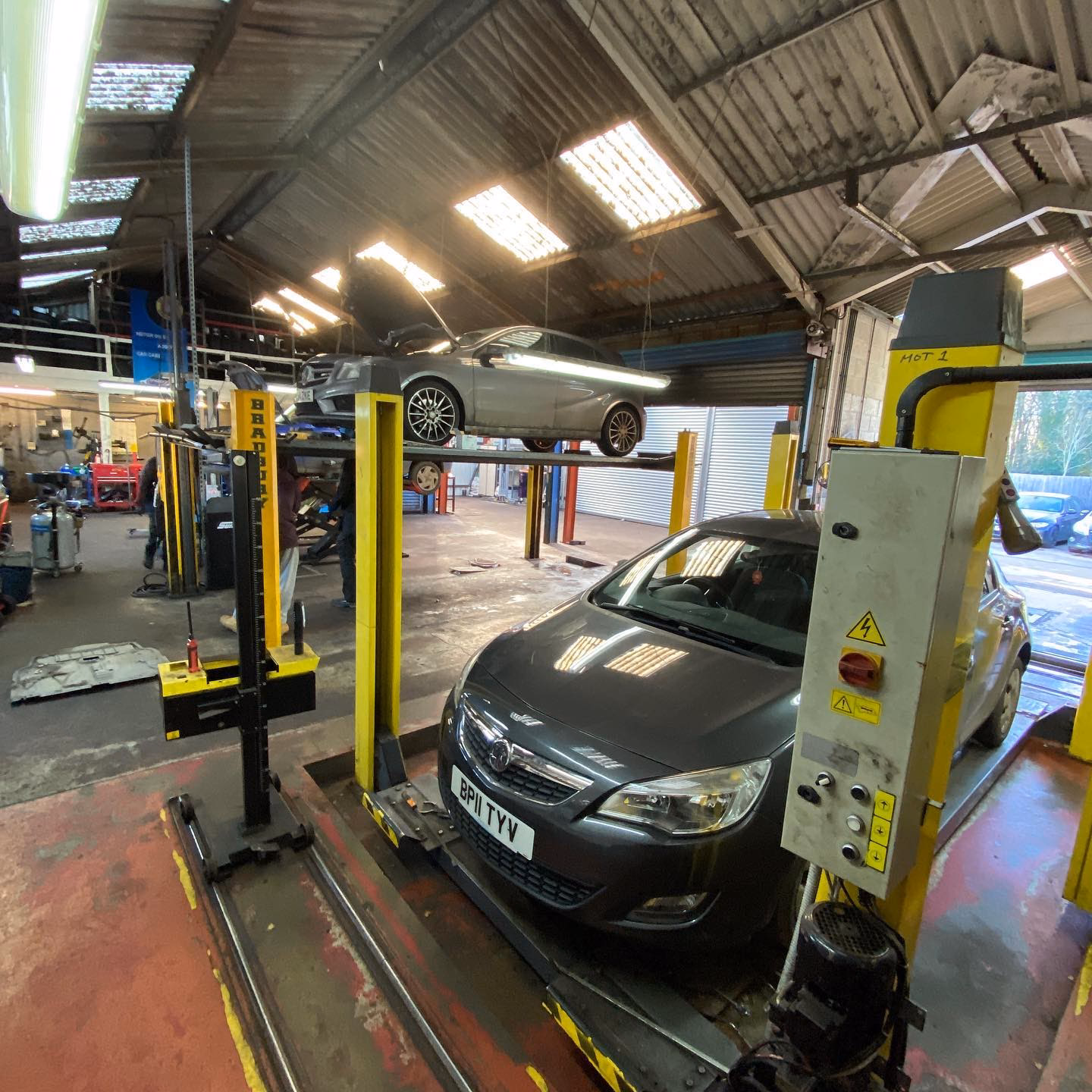 Where is Binley Woods approved Used Cars Ltd?