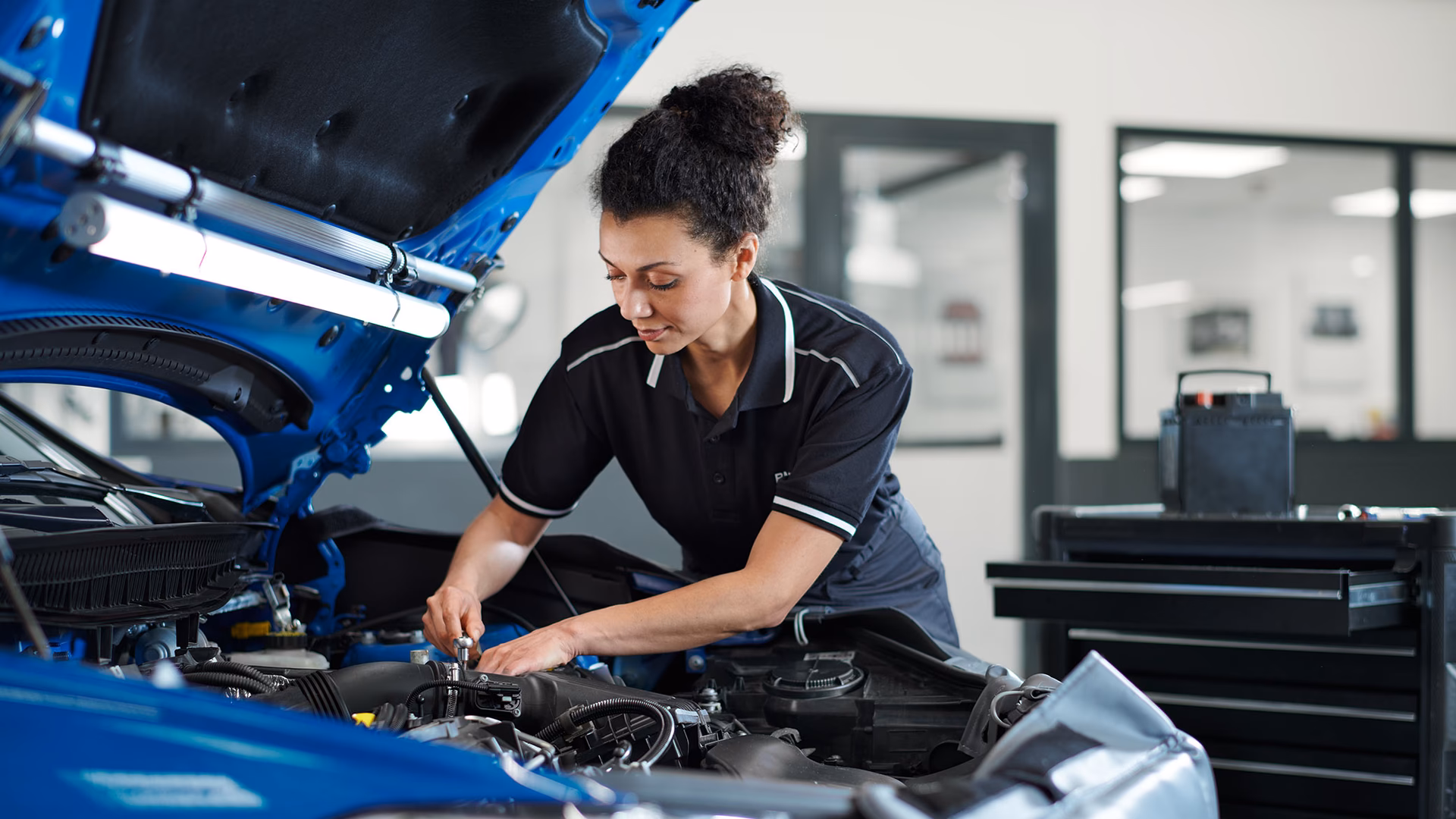 Who are MWR Motors Battersea?