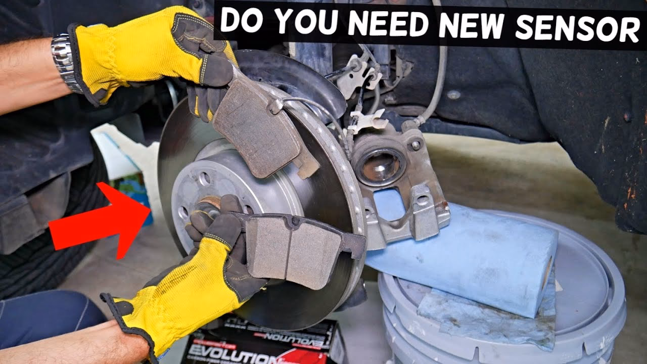 How does the brake light work on a BMW iDrive?