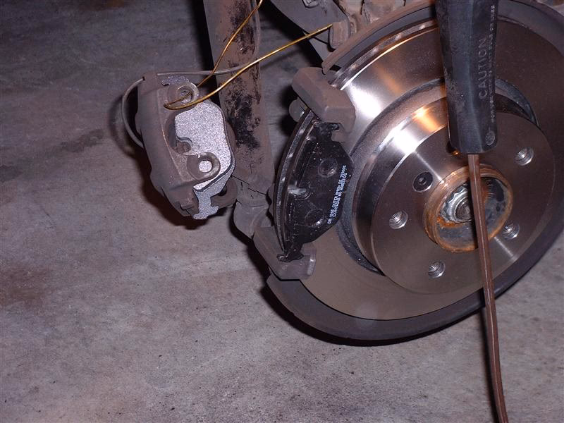 Do E46 rotors use the same size brake pads?