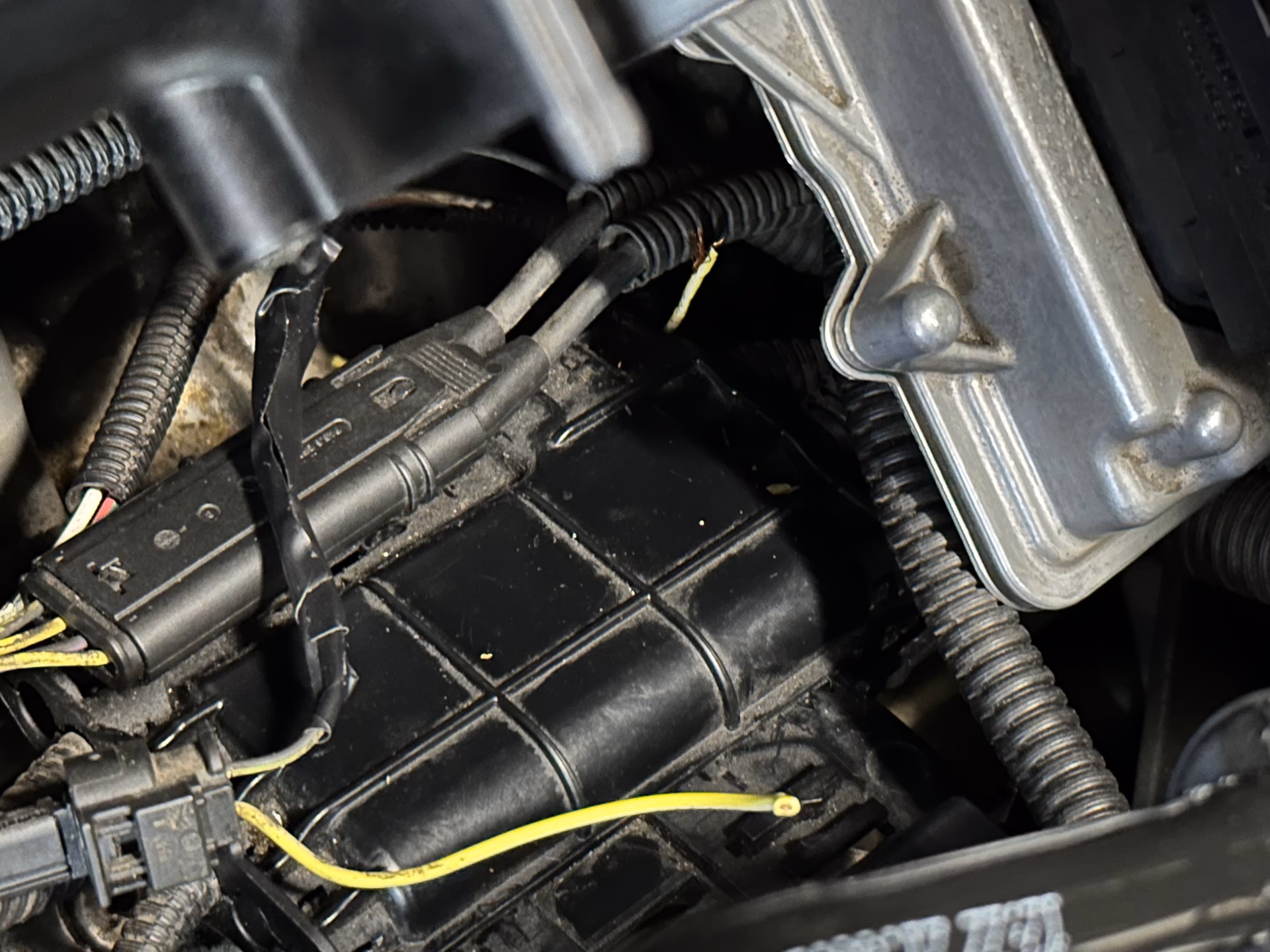 What happens if a BMW E90 coolant sensor fails?