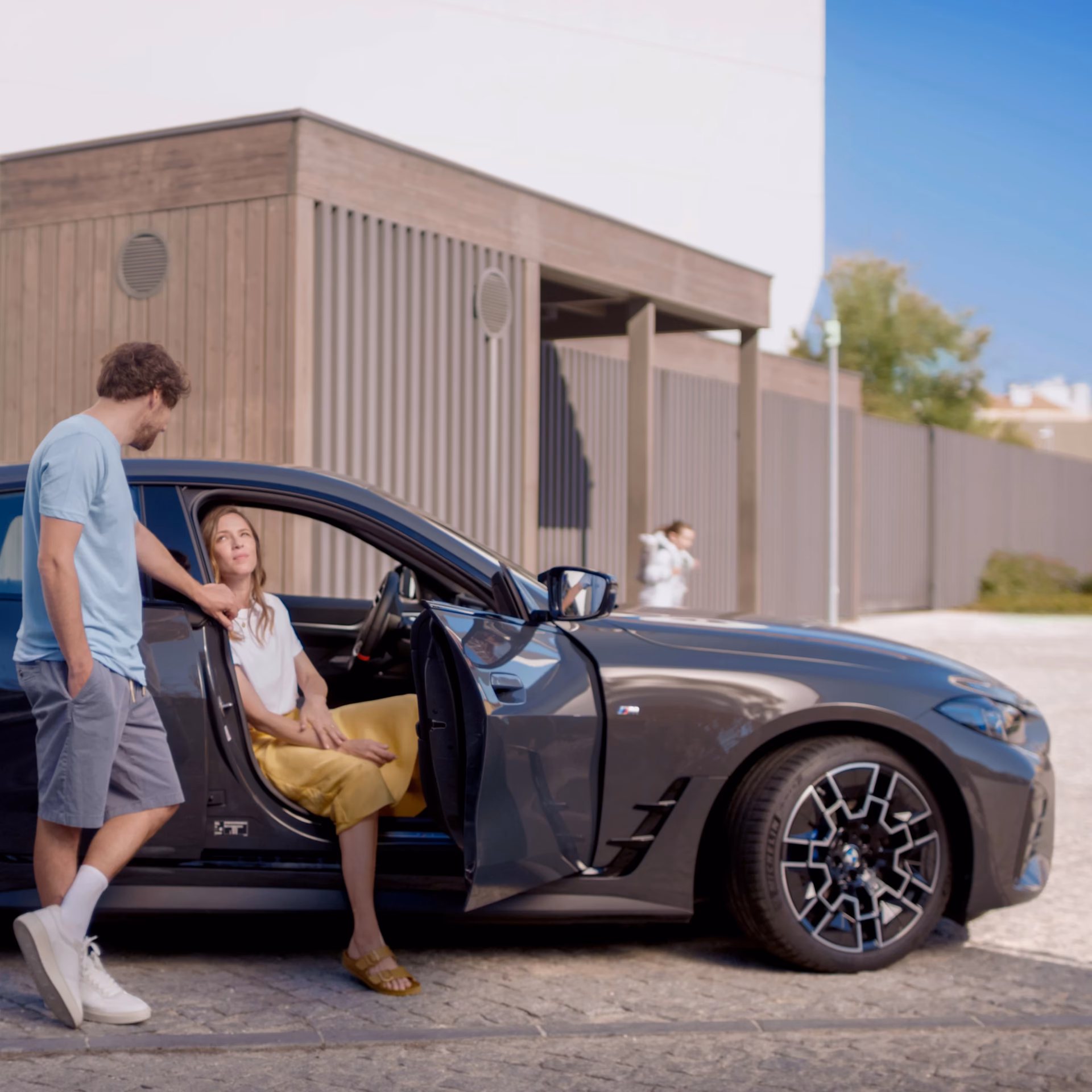 Do I need to service my BMW by a franchised dealership?