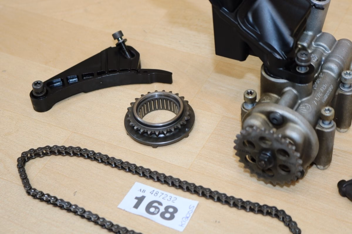 What does the 2006 BMW Motorrad K 1200 s engine oil warning mean?