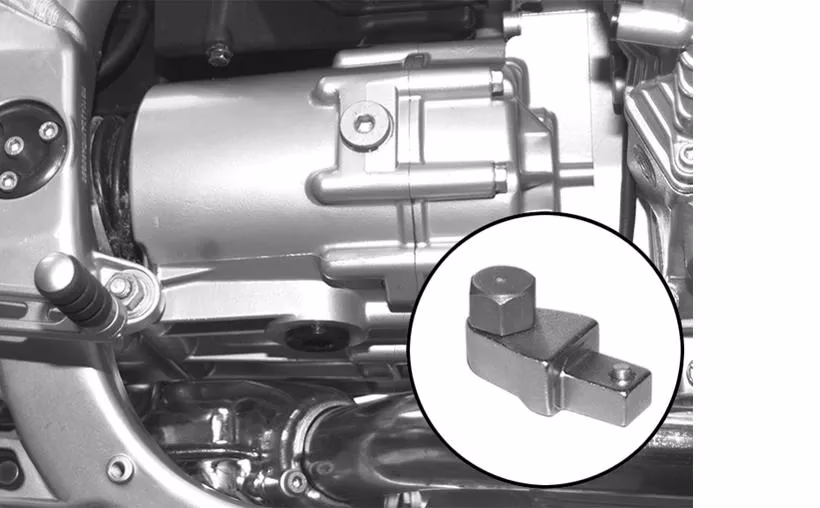 How do I change the oil in my BMW s000120?