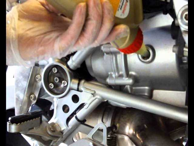 What year R1200GS & 2014 R1200RT have a drain plug?
