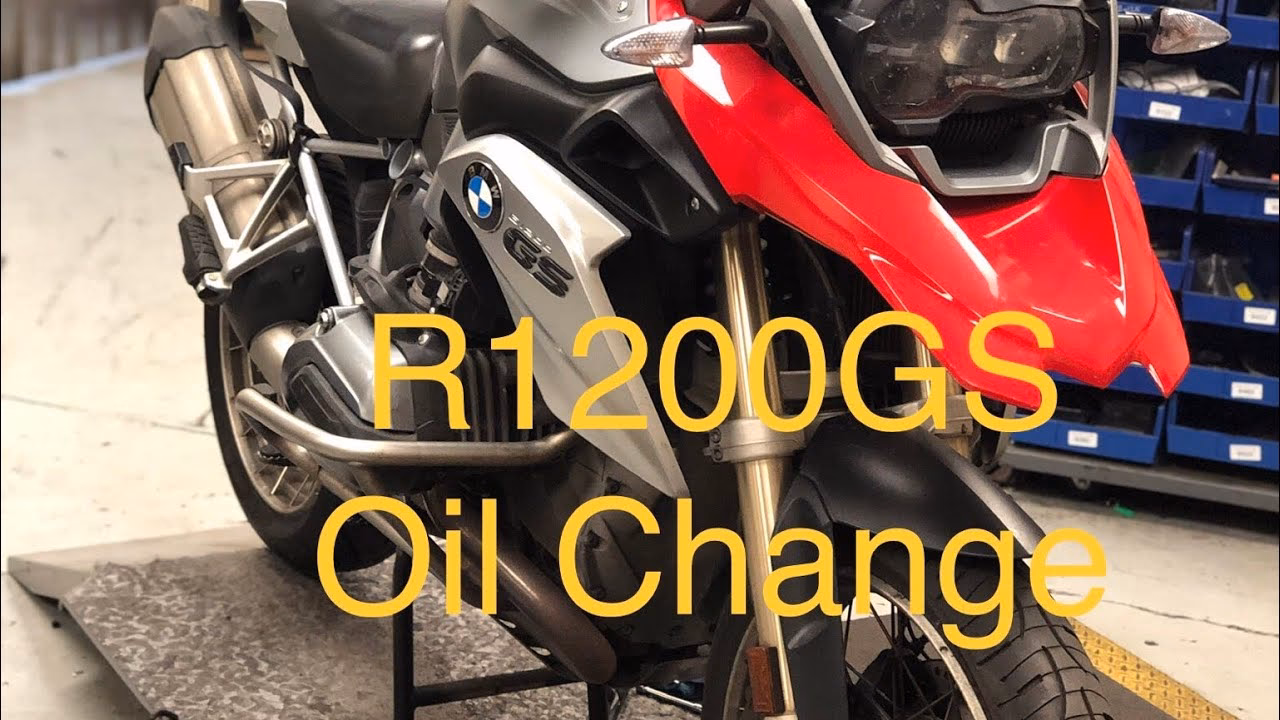 Does the BMW R 1200 GS have liquid cooling?