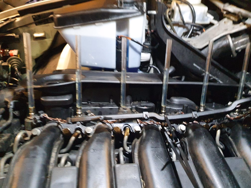 Does BMW X5 have a fuel system leak diagnosis pump?