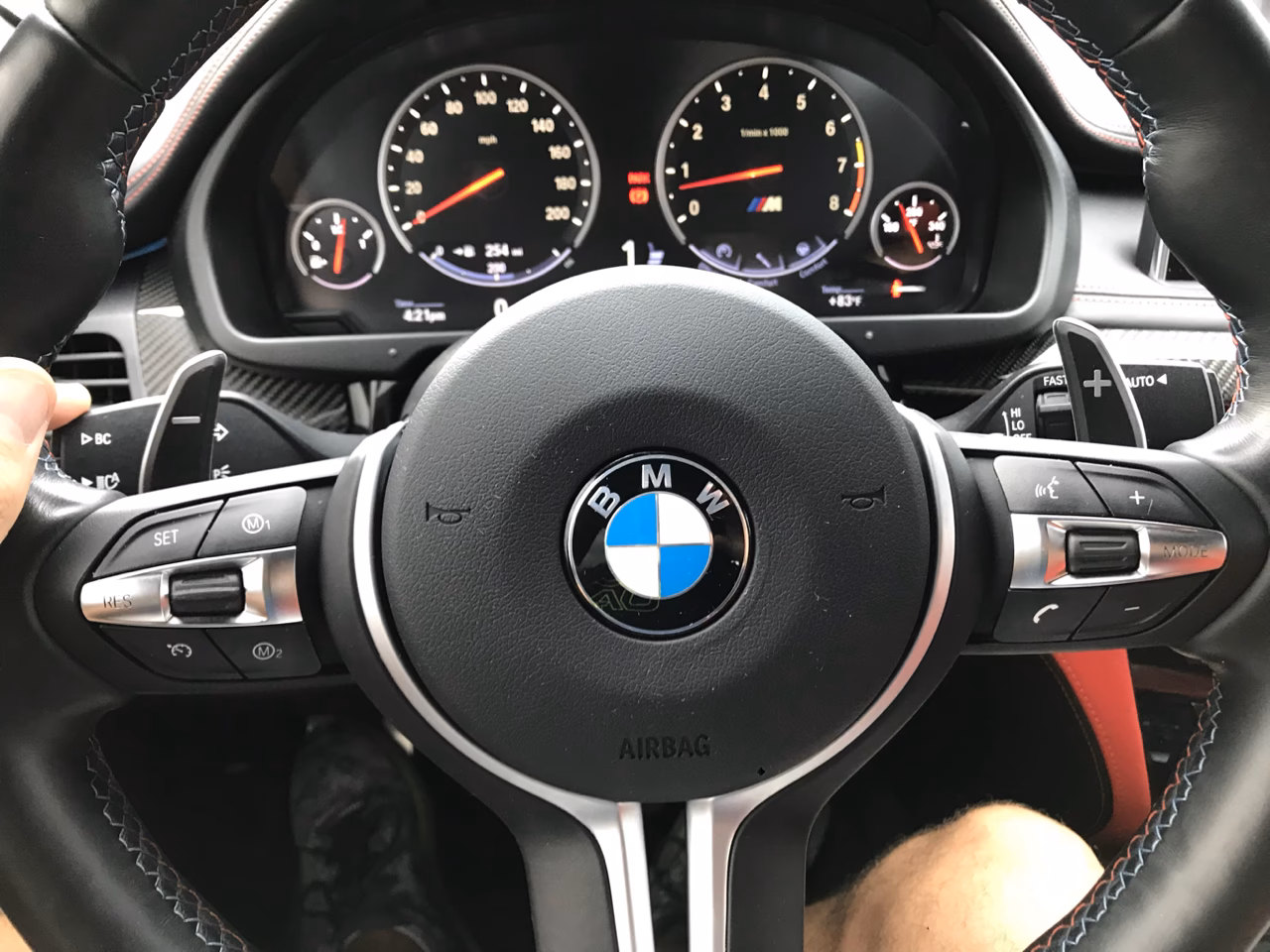 How do you adjust a steering wheel?