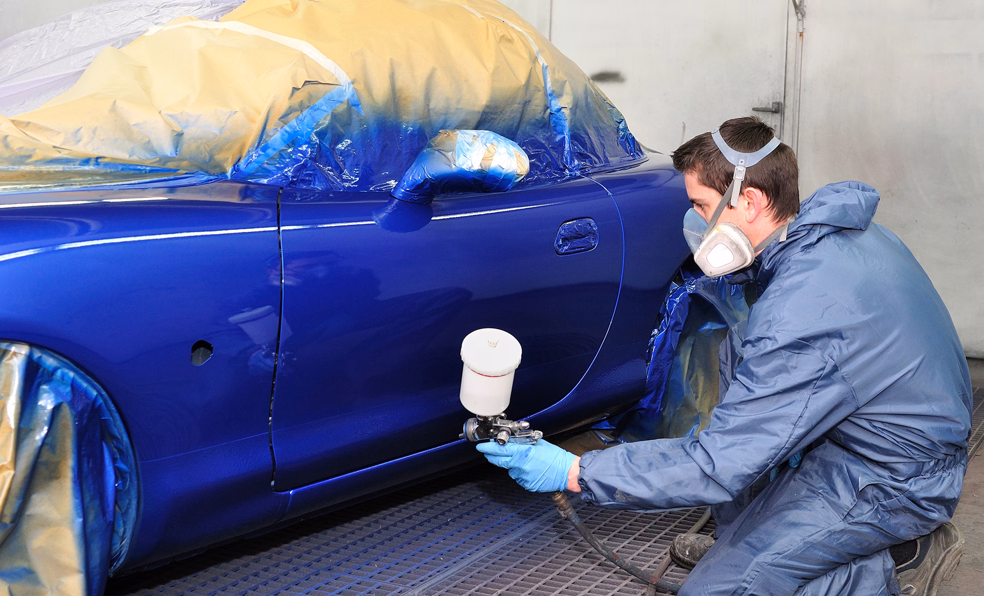 What services does auto Bodytech offer?