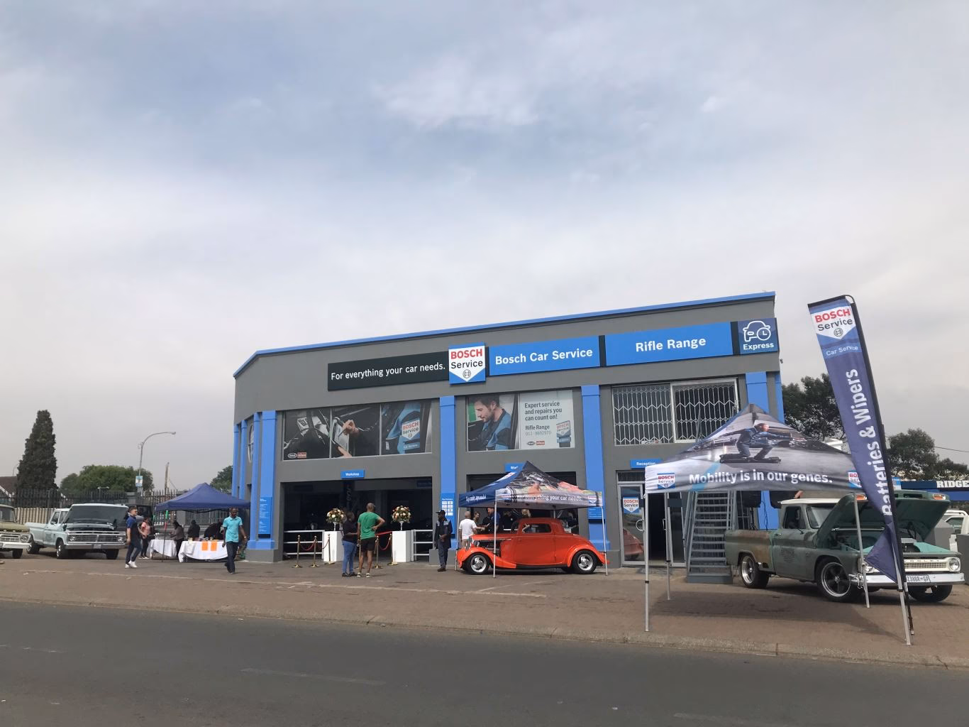 What discounts does Bosch car service offer?