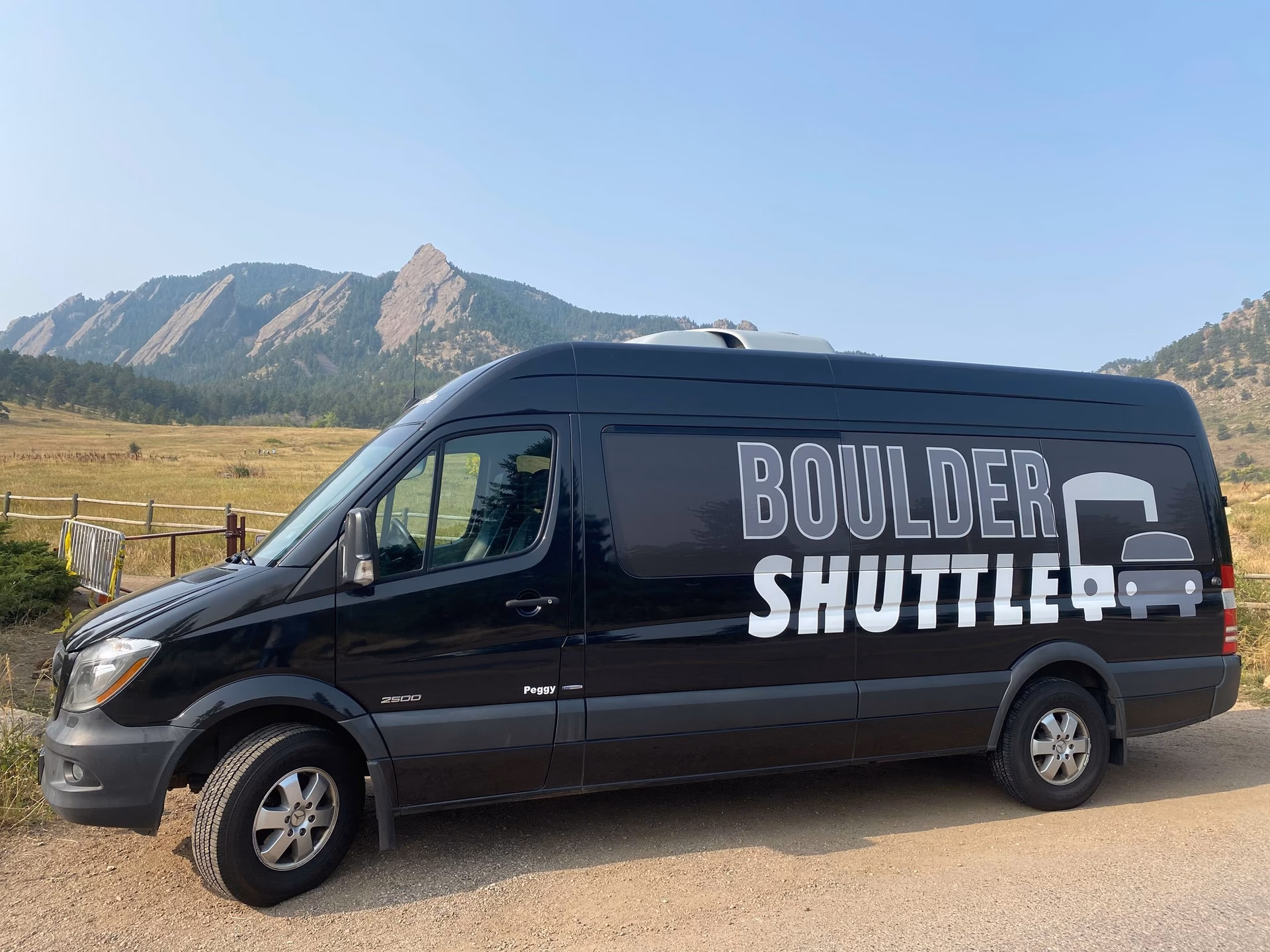 How do I Choose an airport shuttle service in Boulder?