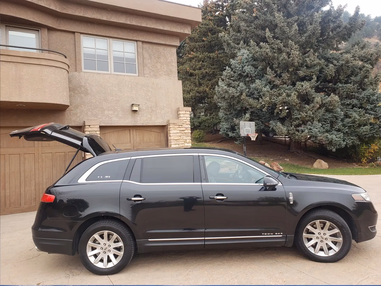 What is 007 limo Denver?