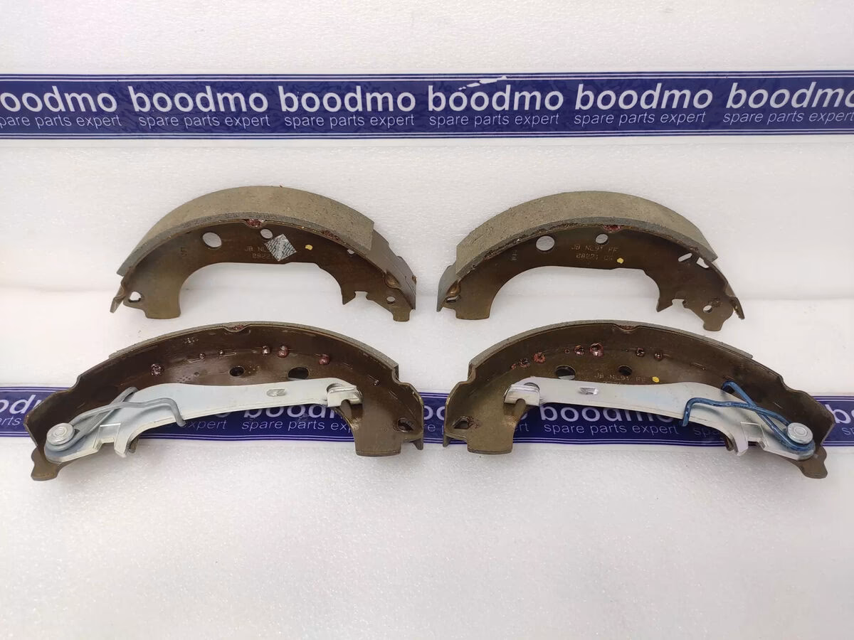 What braking system does the Ford EcoSport 125 have?