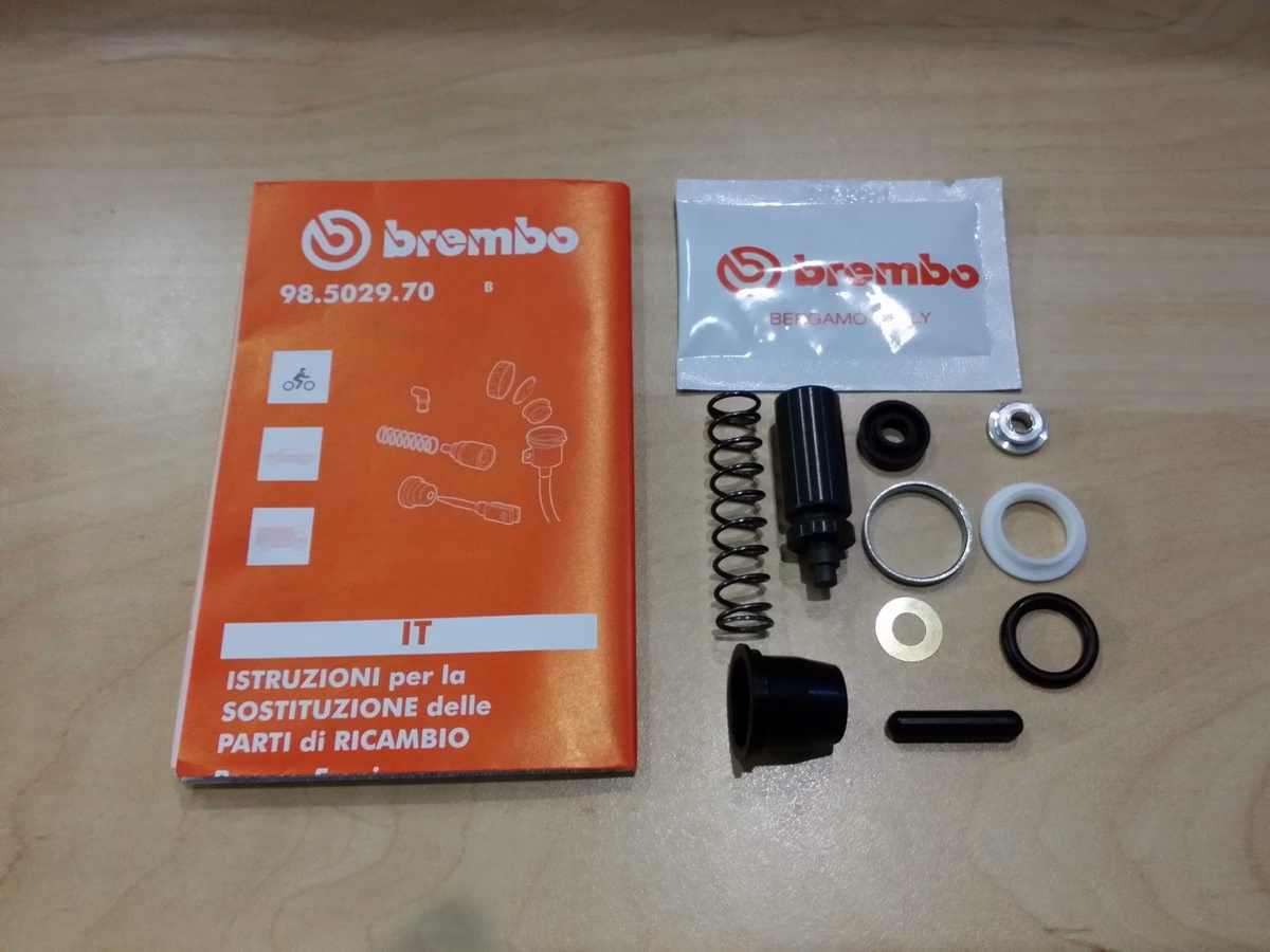 Can a Brembo repair kit fix a leaking clutch master cylinder?