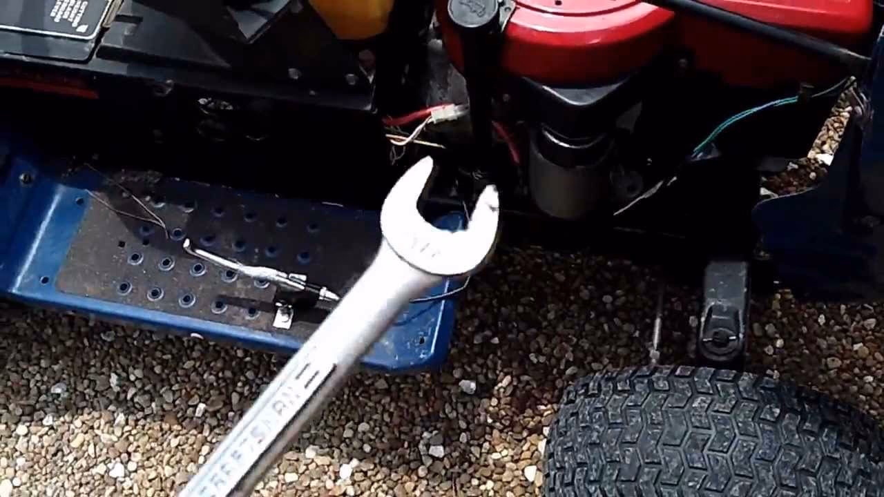 How do I re-oil a Briggs & Stratton air filter?