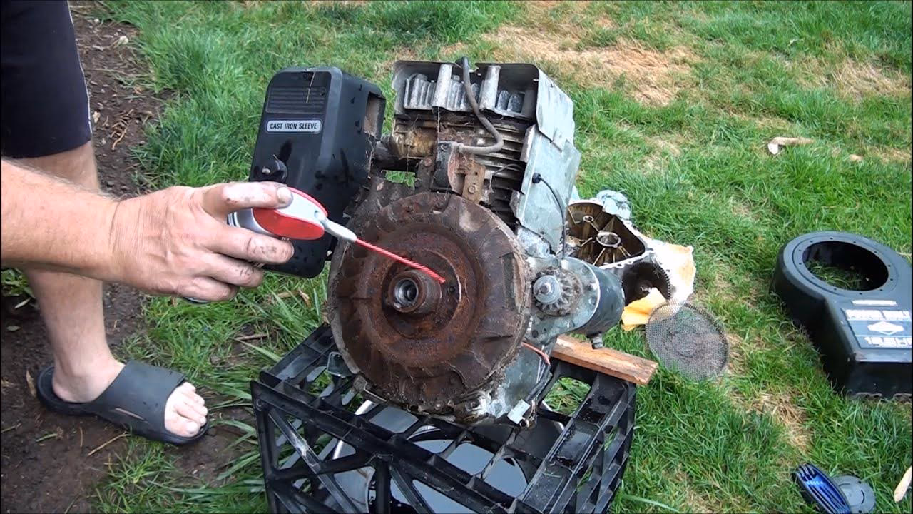 What kind of engine does a Briggs & Stratton use?