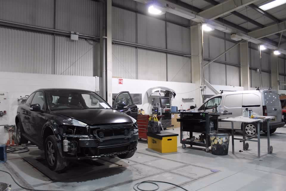 How much does a car service cost in Bristol?