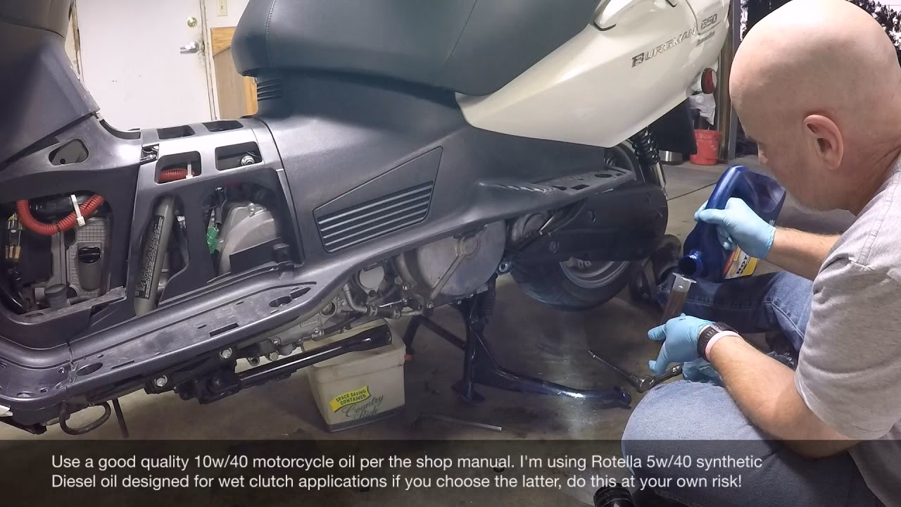 Does Burgman 650 transmission oil run with engine oil?